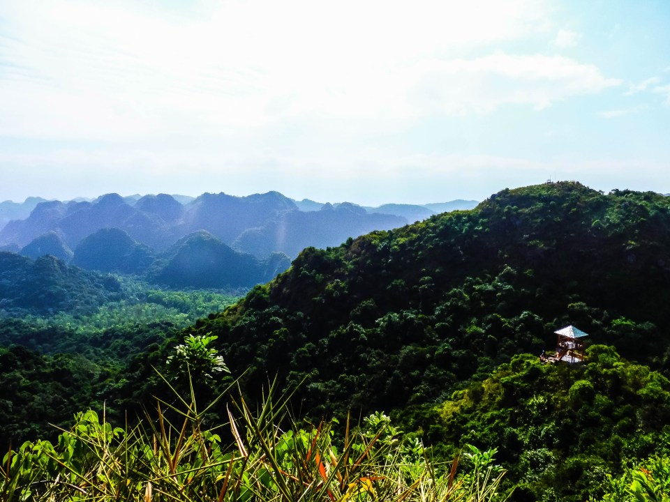 “Exploring Vietnam’s Breathtaking Natural Landscapes: A Journey Through Enchanting Wonders”